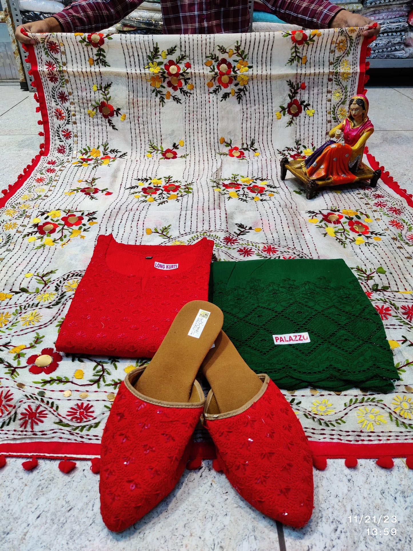 Bright Red and Green Ensemble 4 Pc With Jutti - Inayakhan Shop
