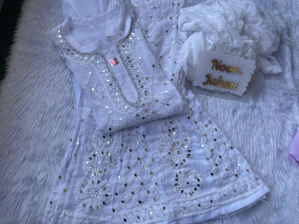 Lilac Chikankari Elegance Ombré Booti Jaal Set - Kurti, Sharara & Dupatta - Inayakhan Shop