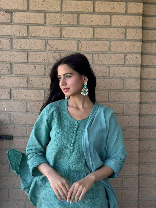 Why Chikankari Kurtas Are a Must-Have in Every Modest Wardrobe in Saudi Arabia