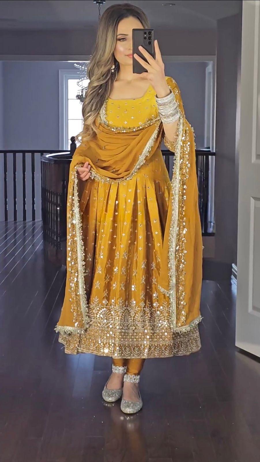 2 Colors Graceful Georgette Embroidered Pakistani Suit Ensemble - Inayakhan Shop 