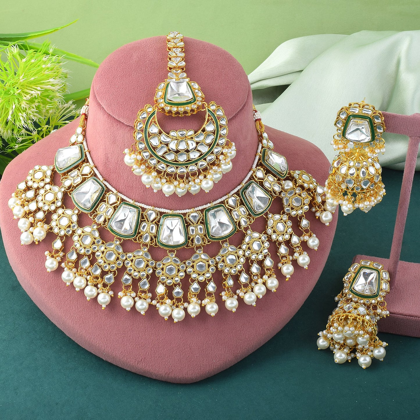 Classic White Kundan Bridal Necklace Set with Maang Tikka