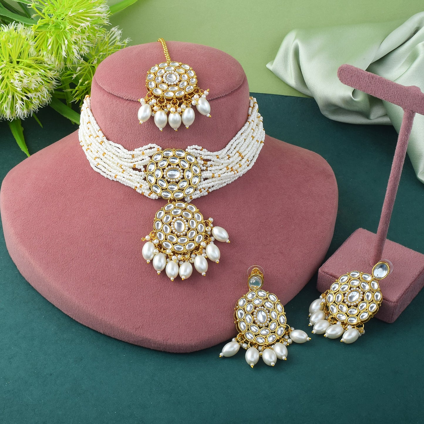 Classic Premium White color Kundan Necklace Set with Maang Tikka