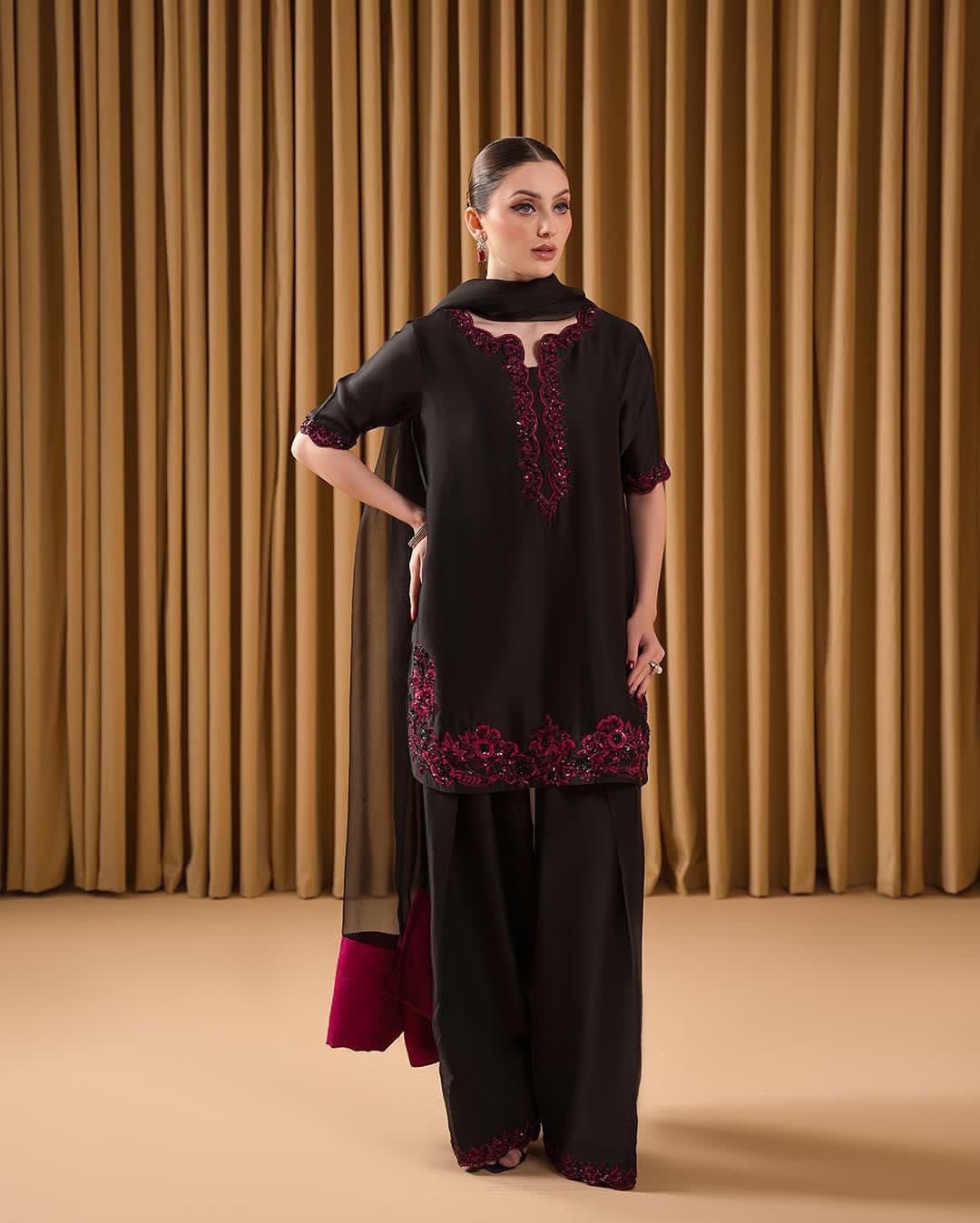 Black Farshi Salwar Suit Set: Modern Elegance with Intricate Handwork
