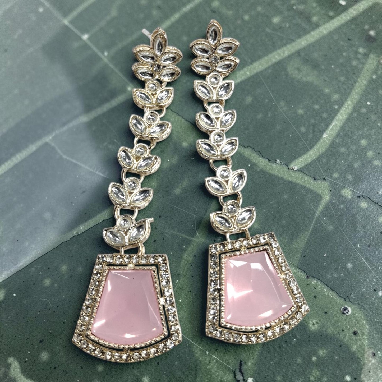 Earrings detail image