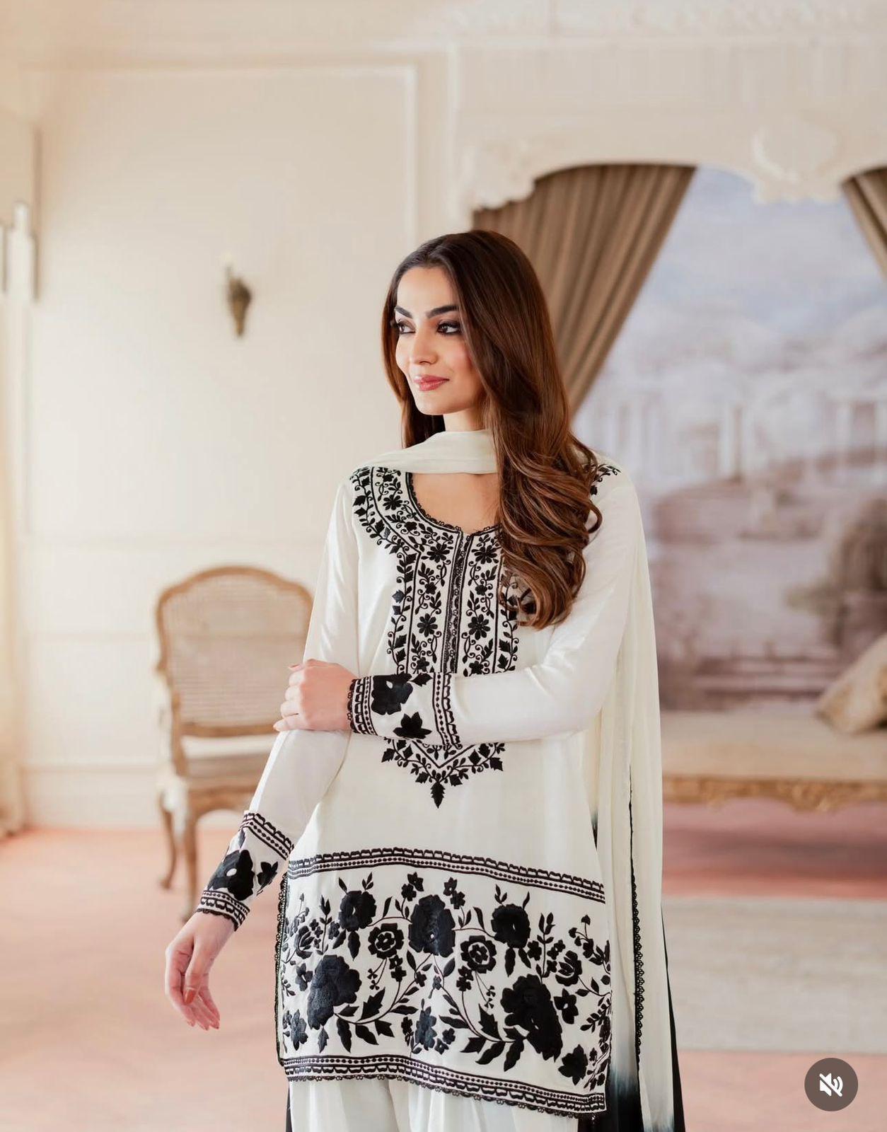 Exquisite Nidal Artistry: The Designer Farshi-Palazzo Set