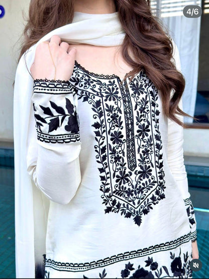 Exquisite Nidal Artistry: The Designer Farshi-Palazzo Set