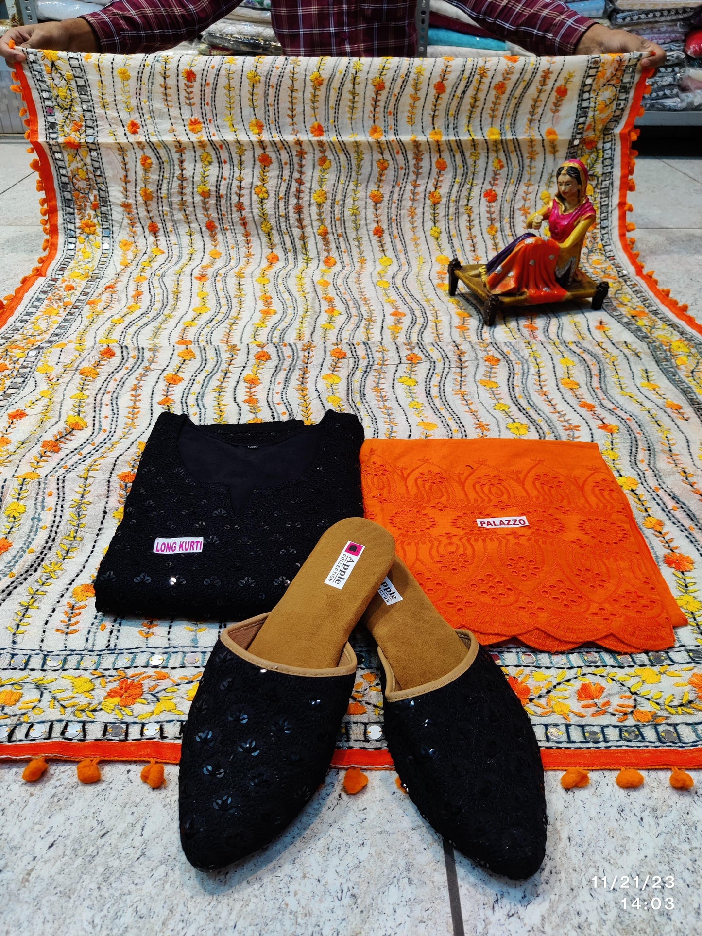 Black and Orange Ensemble 4 Pc With Jutti - Inayakhan Shop 