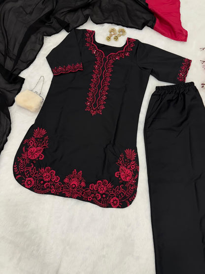Black Farshi Salwar Suit Set: Modern Elegance with Intricate Handwork