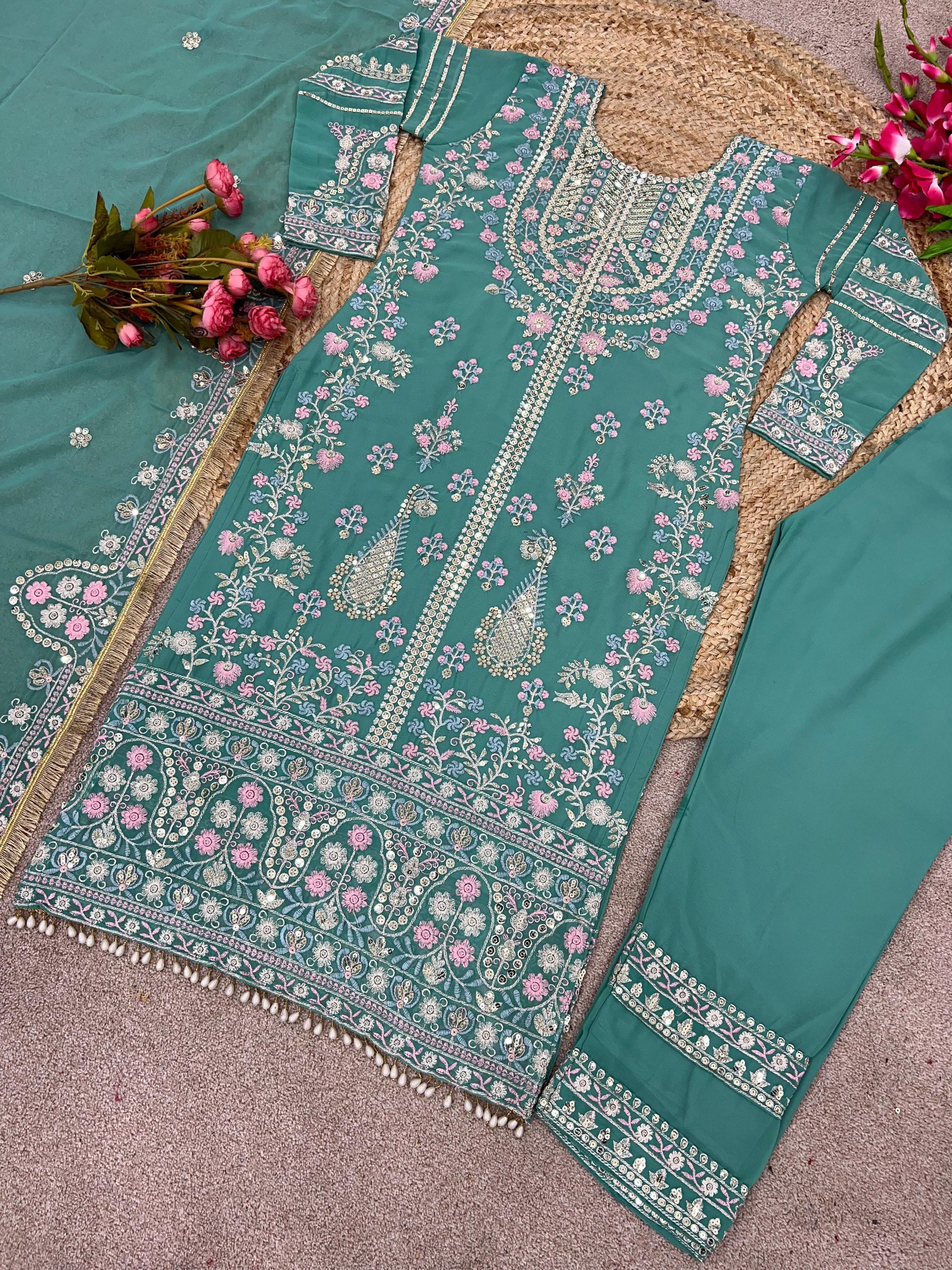 💃👚Green Elegant Georgette Embroidered Suit 👚💃 - Inayakhan Shop 