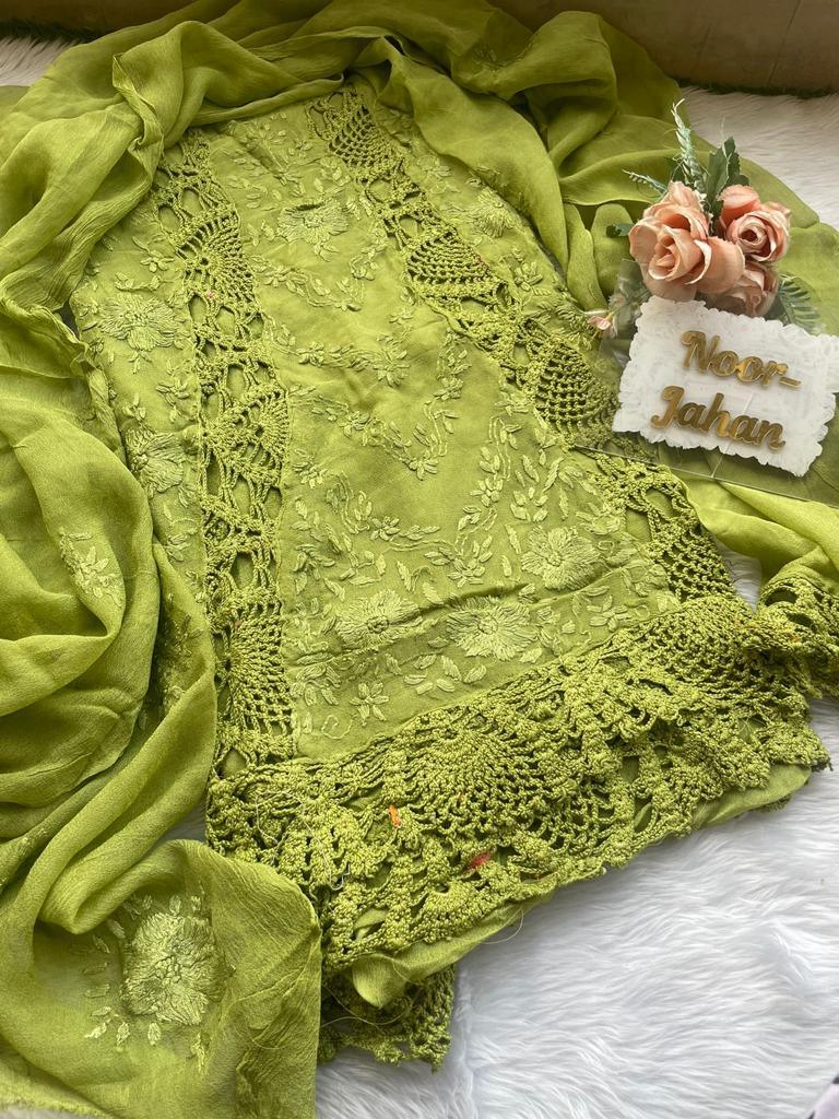 Green Karachi Splendor: Qureshiya Crocia Suit with Dupatta - Inayakhan Shop 