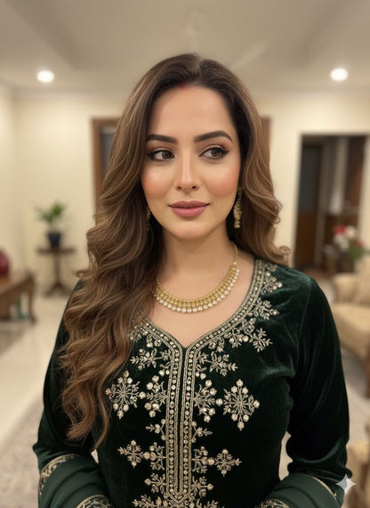 Emerald Luxe Velvet Shalwar Suit Set (Limited Stock)