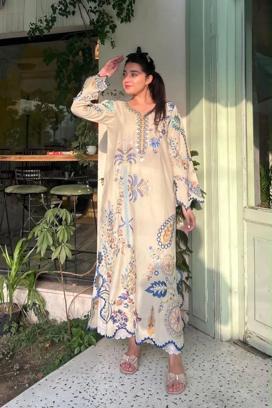 Ivory white Pakistani kurti set with real mirror embroidery – front view