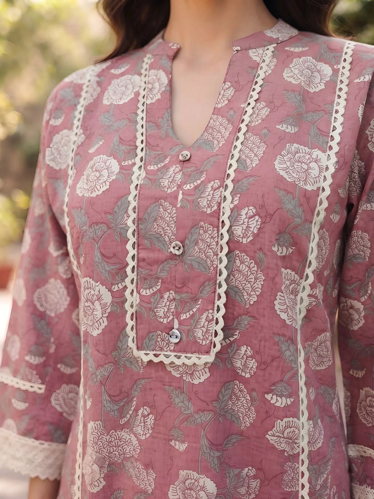 Dusty pink floral cotton kurta with Mandarin neckline and lace detailing - close-up