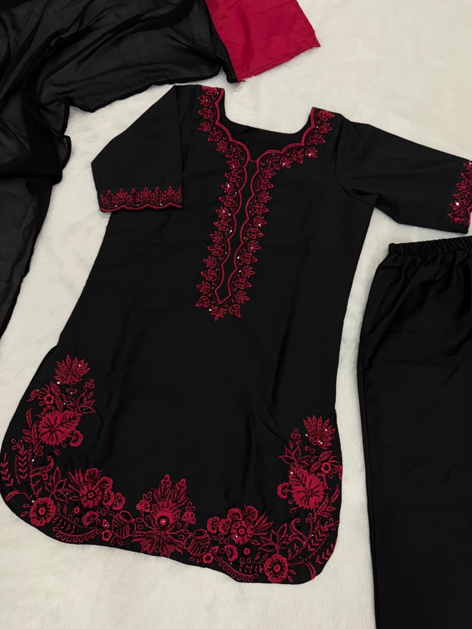 Black Farshi Salwar Suit Set: Modern Elegance with Intricate Handwork