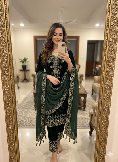 Emerald Luxe Velvet Shalwar Suit Set (Limited Stock)