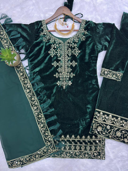 Emerald Luxe Velvet Shalwar Suit Set (Limited Stock)