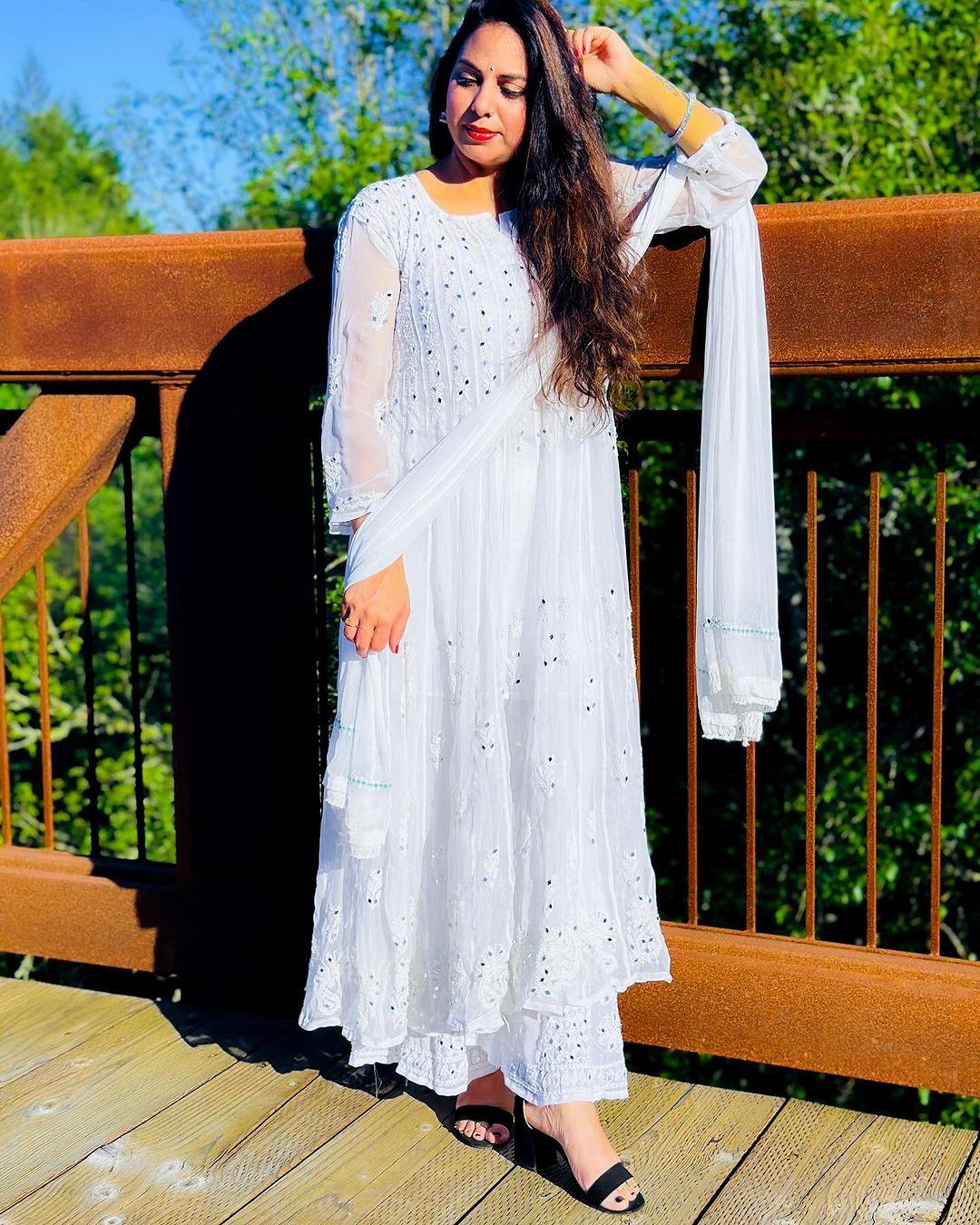 White: Lucknawi Georgette Chikankari Mirror 56 Kali Set - Inayakhan Shop 